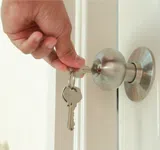 Columbus Elite Locksmith Columbus, OH 614-360-9509 - 14a-Unlock-Door